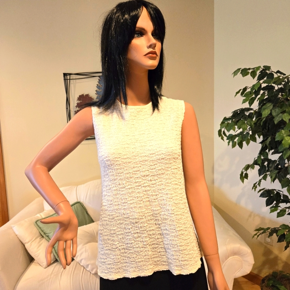 White Pucker-Type Fabric, Woman’s Shell Top, ‘Architect’ Brand, New, Size L
